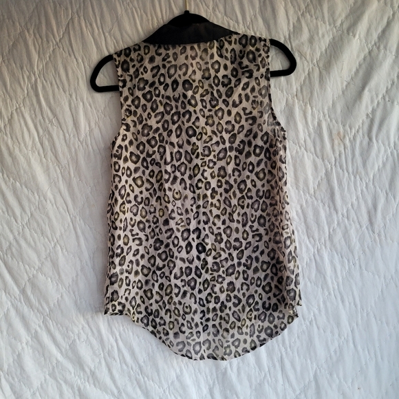 No Boundaries Button Front Sleeveless Blouse Leopard Print Juniors M (7-9) - Picture 3 of 5